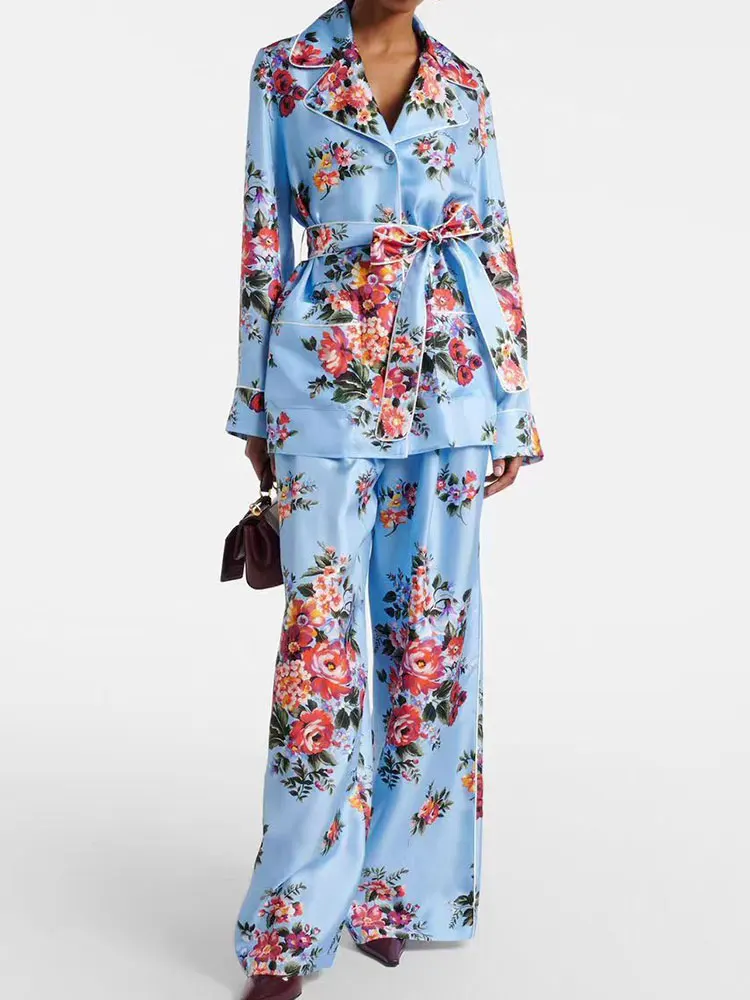 

Ретро-костюм для женщин: элегантная блузка с длинными рукавами и кружевной отделкой на талии, модные прямые брюки с эластичной талией и принтом, стильный комплект из двух предметов.