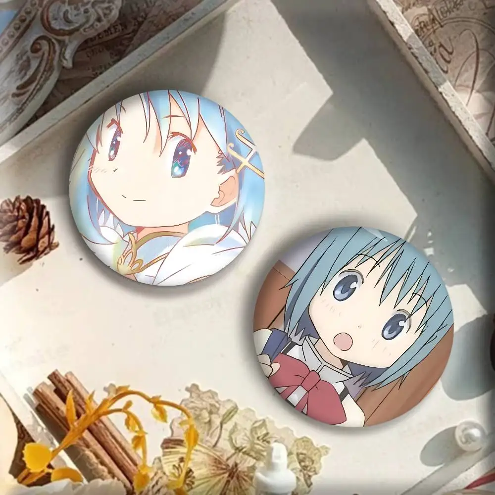 كارتون أنيمي P-Puella M-Magi Madoka Magica Miki Sayaka شارة ليزر مستديرة الكرتون بروش الملابس ظهره اكسسوارات التلبيب