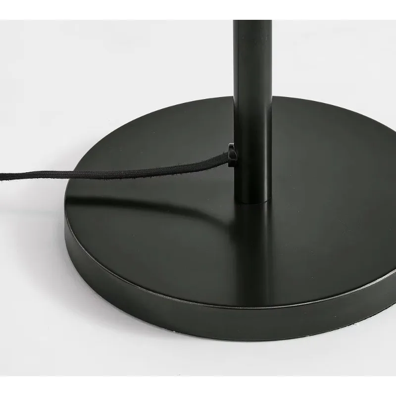 Ci sono abbastanza sale e camere da letto per interni, realizzate in ferro