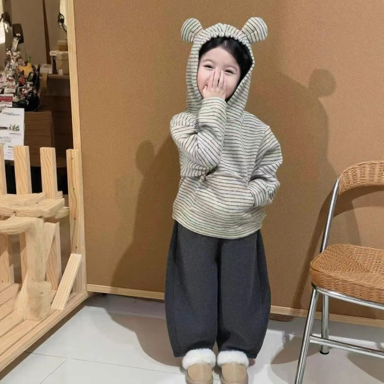 

Зима-Осень, новый комплект для мальчиков и девочек, полосатые уши, бархатная толстая толстовка с капюшоном и штаны, комплекты детской одежды