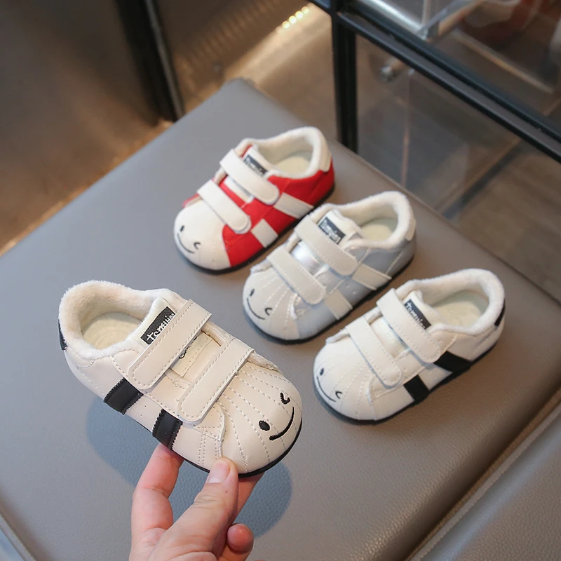 

Children's Cute Cashmere Warm and Cold-resistant Bread Shoes Hook and Loop Shell Head Light Casual Shoes in Autumn and Winter.
