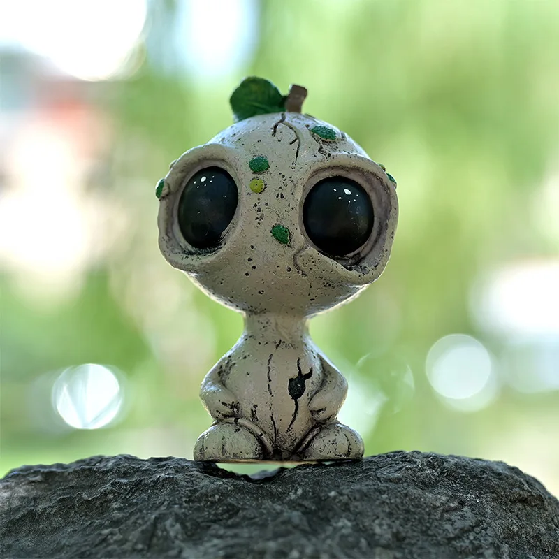 

Big Eyes Alien Elf Decorative Ornament Home Resin Crafts Decorative Gifts Desktop Ornament