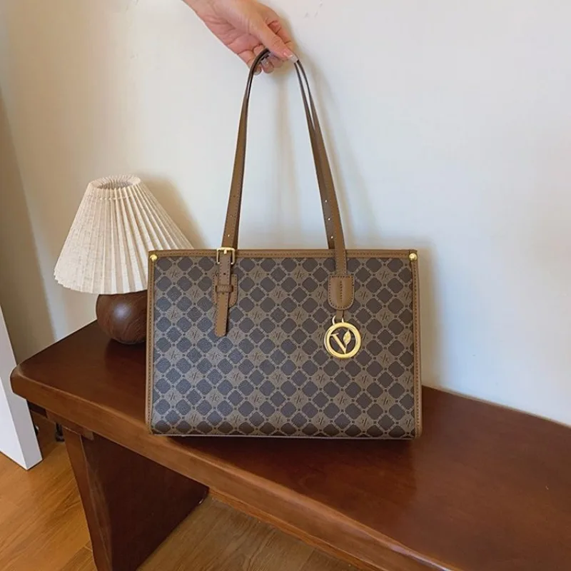 

Simple Wide Strap Shoulder Bag For Women Comfortable Underarm Bag For Distributing Weight Evenly