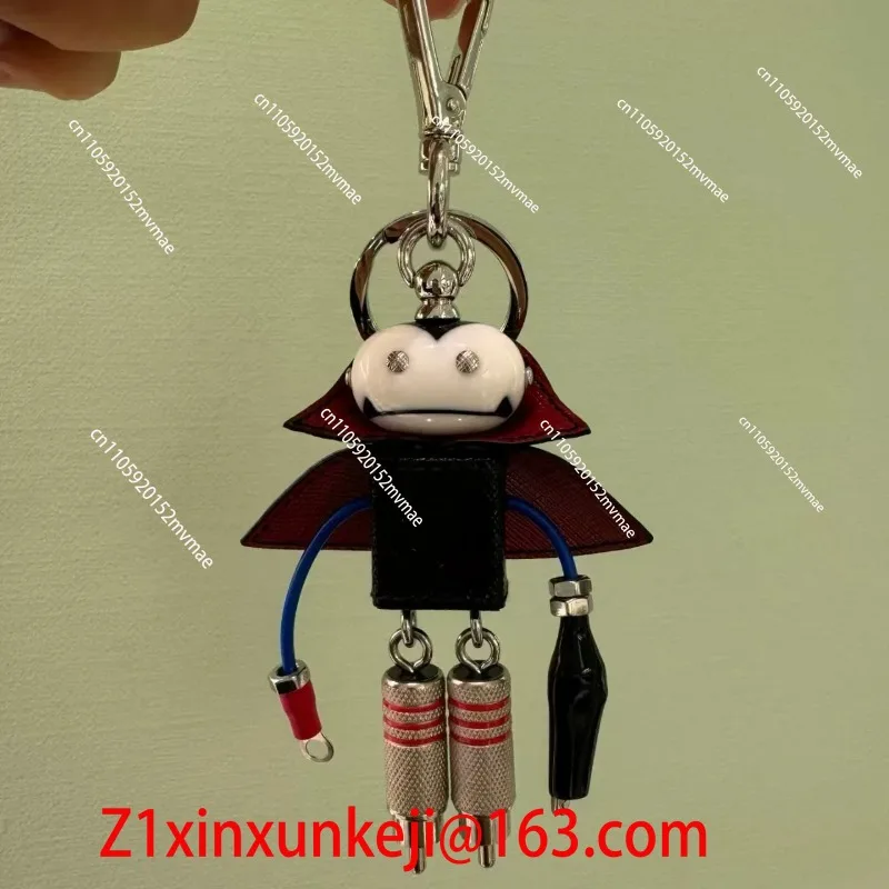 European & American Style Triangle Robot Shape Key Ring Unisex Delicate Premium Handbag Ornament Trendy Jewelry Accessory