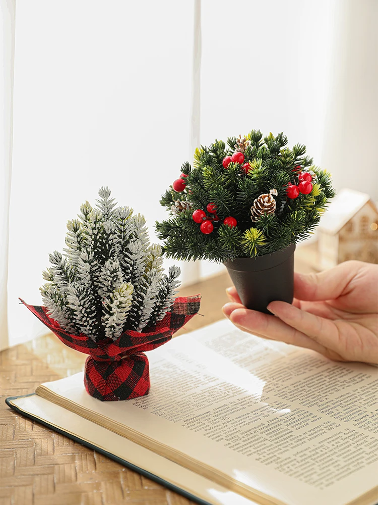 

Декоративные элементы Cisas: Новогодняя композиция из красных ягод и хвои для стола и витрин, украшение для елки Cisas