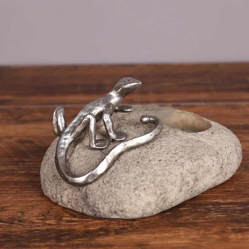 

Resin Handicraft Gecko Lizard Artificial Animal Statue Candlestick Candelabrum Decorative Figurines Home Decoration Accessories