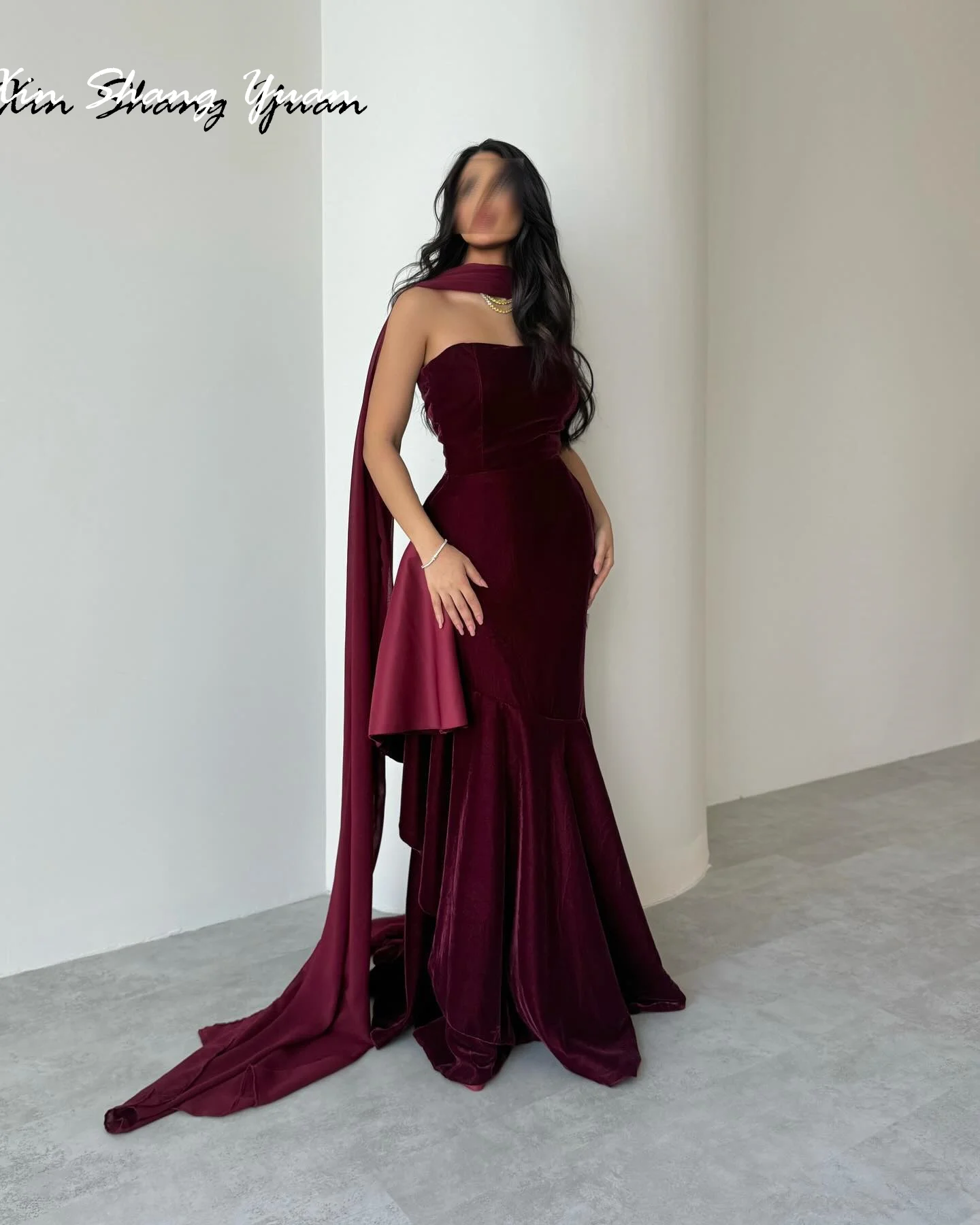Customized Evening Dress Classic Velvet Strapless Sleeveless Prom Gowns Exquisite Mermaid Sweep Train Ribbons Party Dresses