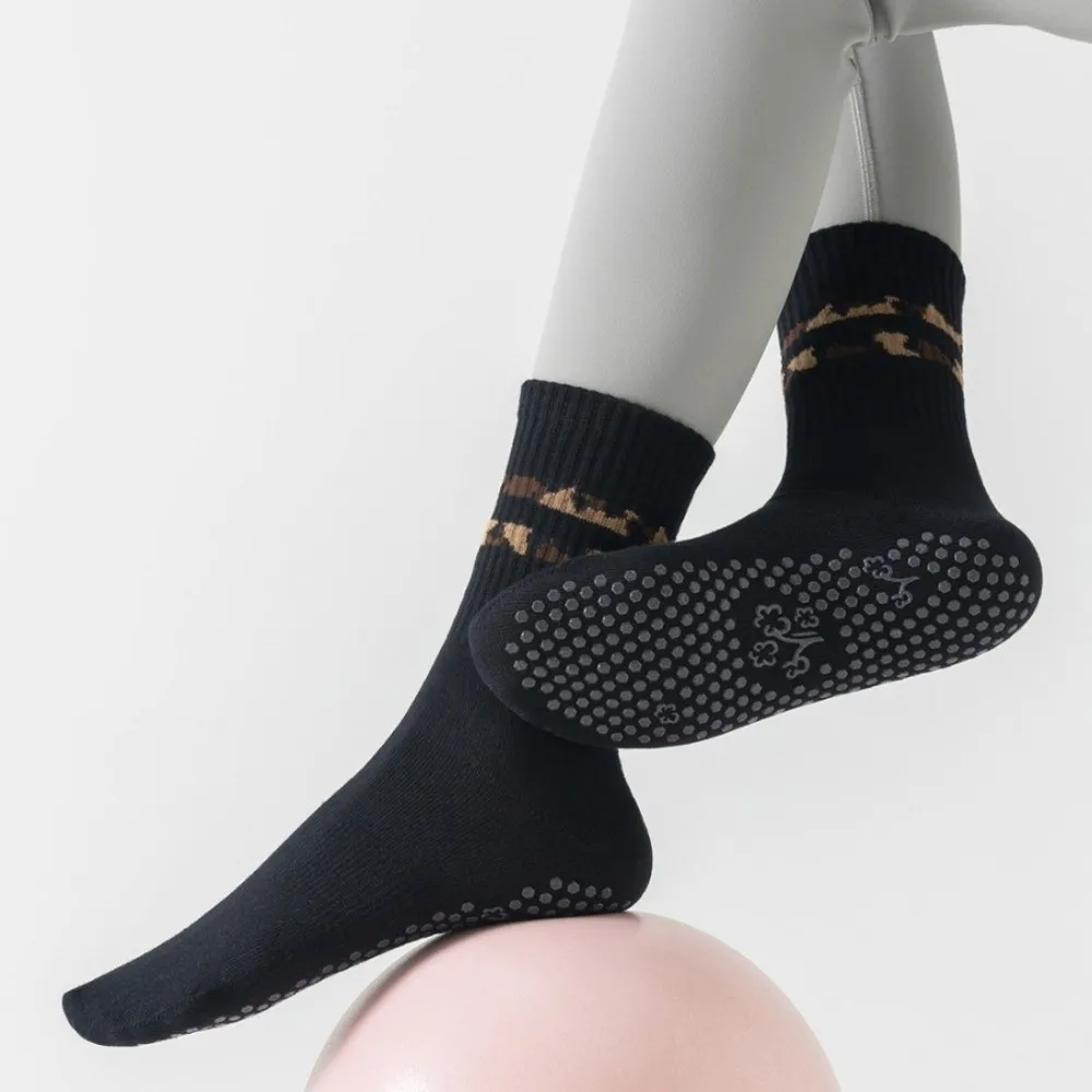 Cotton Pilates Socks for Women High-elastic Silicone Sole Mid Tube Socks Sweat-absorbent Non-Slip Leopard Pattern Yoga Socks