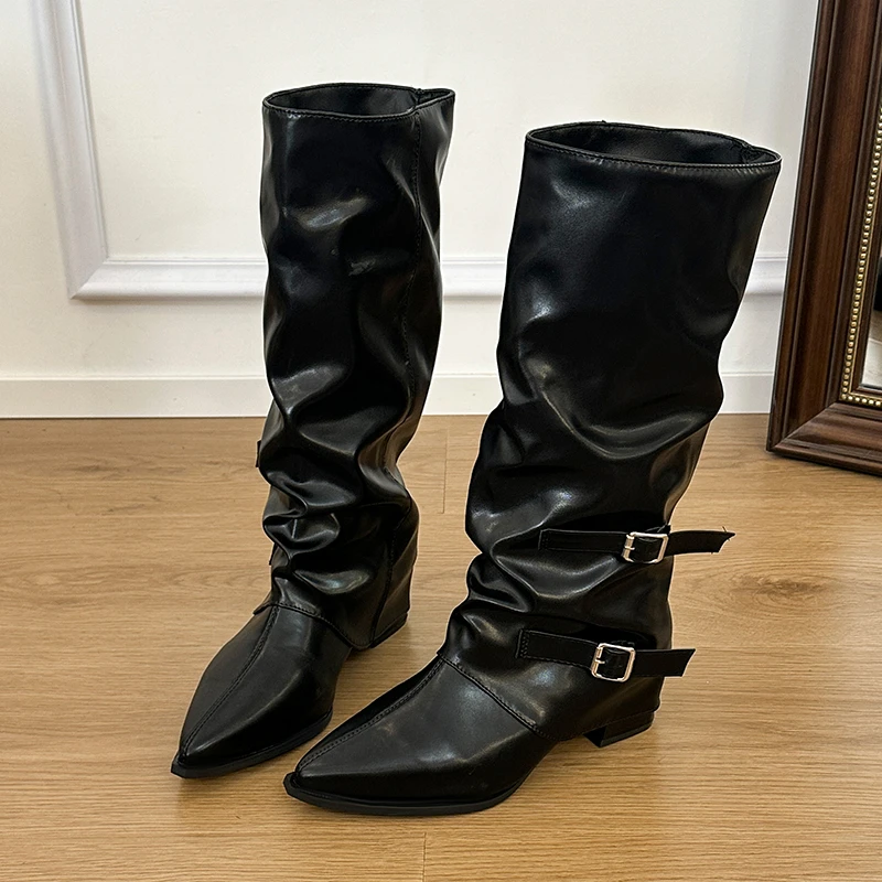 أحذية نسائية طويلة لشتاء 2026  - مراجعة Leather Classic Strap وسعره