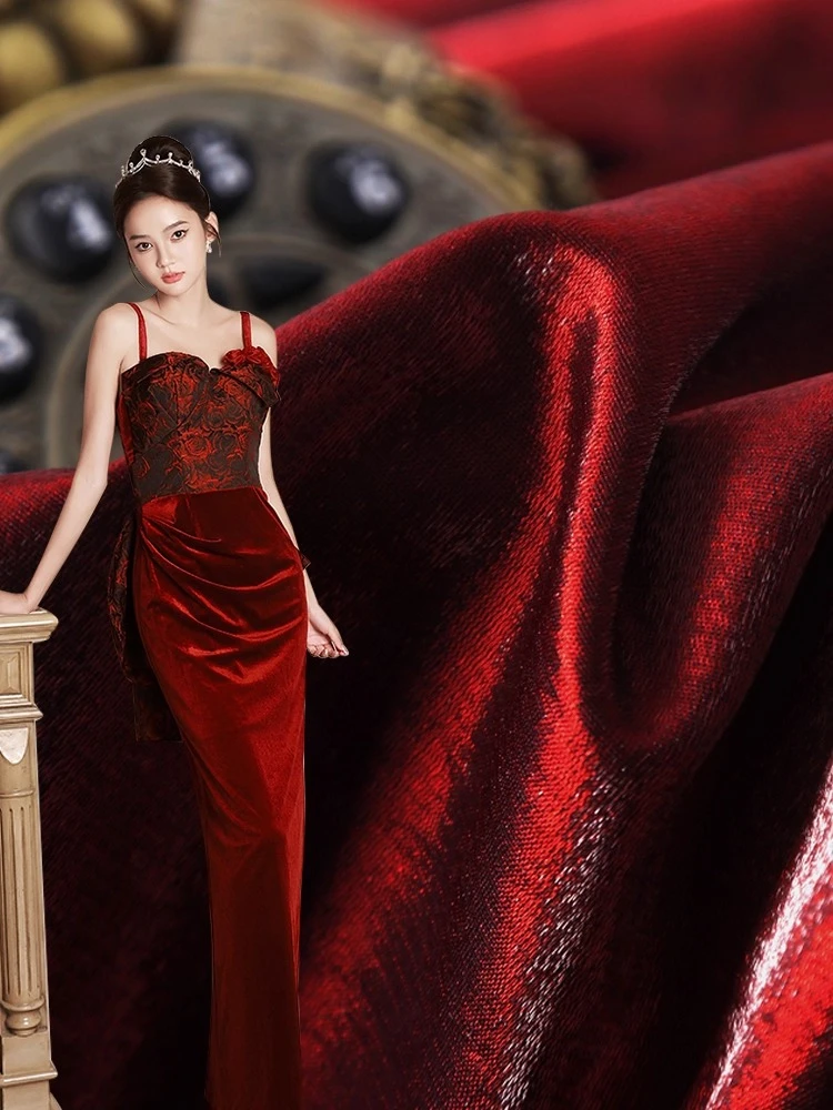 

Винно-красный толстый блестящий шелковый атлас с устойчивой к морщинам блестящей тканью для шитья высококачественной дизайнерской одежды для вечернего подарка