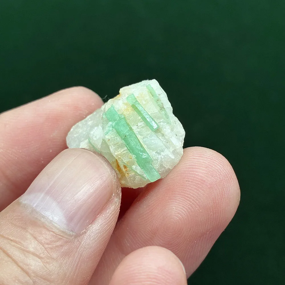 A1-4A 1 قطعة 100% الطبيعية الخضراء الزمرد المعدنية جوهرة الصف عينات الأحجار والكريستال ماليبو عينة التدريس