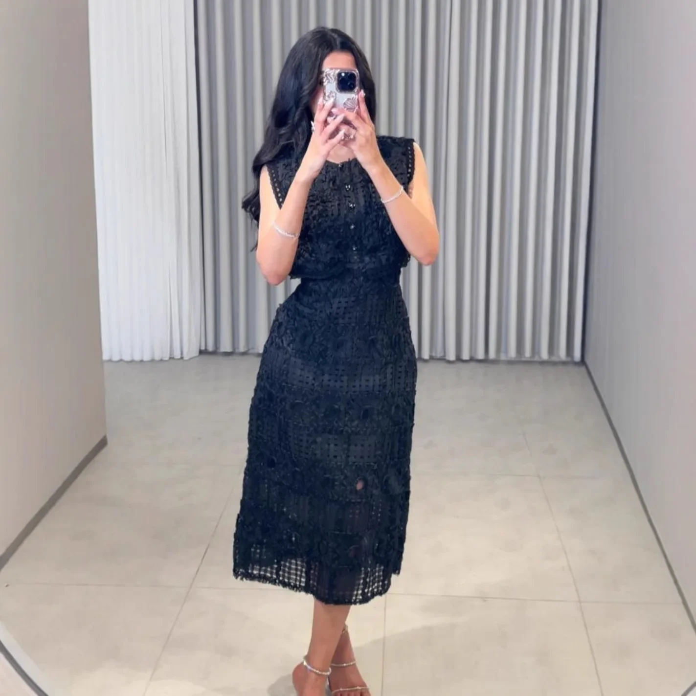 Kleidung Neues ärmelloses Blumen-Jacquard-Spitzenkleid mit hoher Taille im Nahen Osten, einfarbig