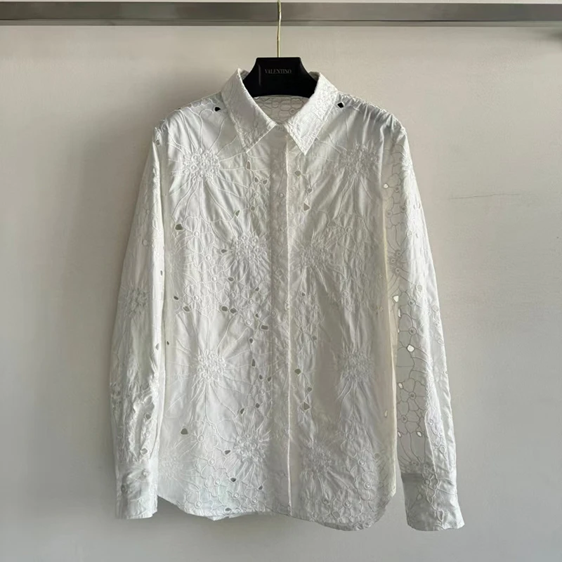 Women's Embroidery Flower Long Sleeve Shirt, Classic Hollow Out Design Top, Fashion Casual Versatile Blouse, Summer, New, 2025