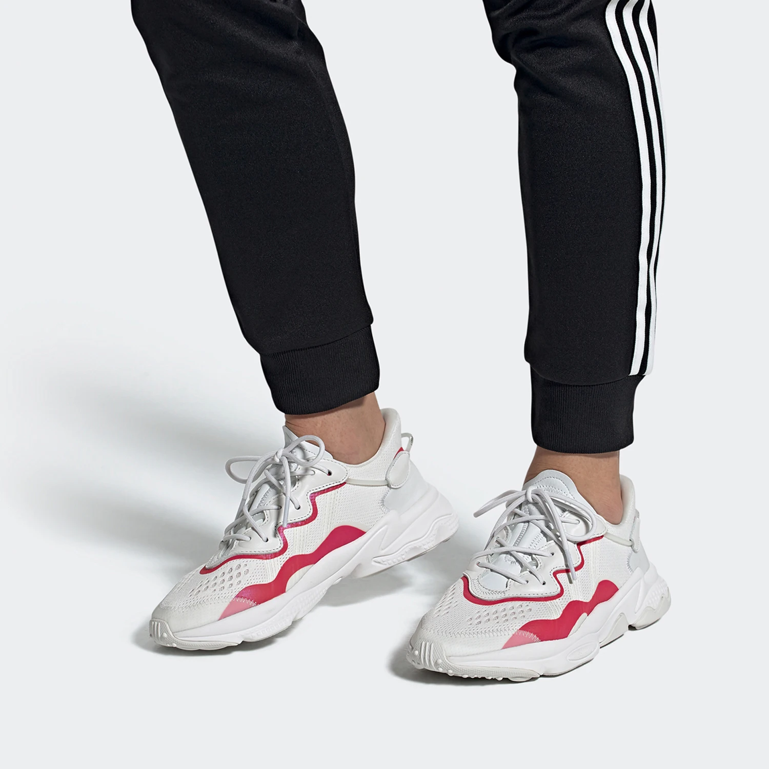 

Adidas Authentic Originals Unisex Ozweego Classic Sport Casual Shoes EF4284