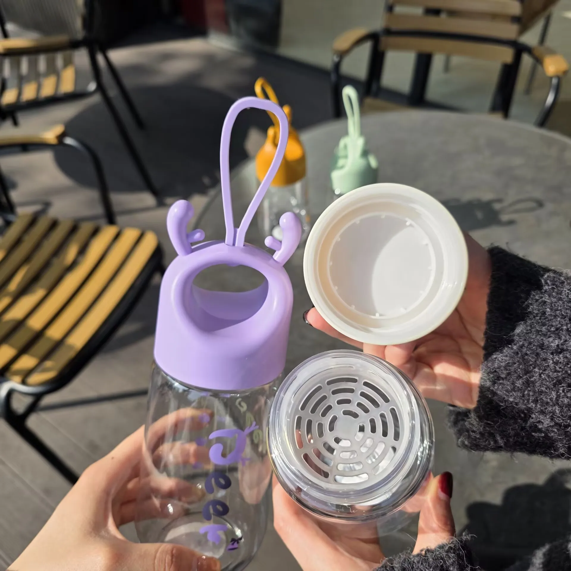 2026 hot Popular plastic water cup creative portable children's shake cup handle student internet celebrity cartoon