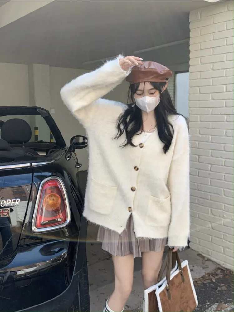 Koreański styl szary sweter sweter kobiety Vintage Chic moda Oversize Harajuku beżowy dzianinowy sweter damskie kurtki zimowe