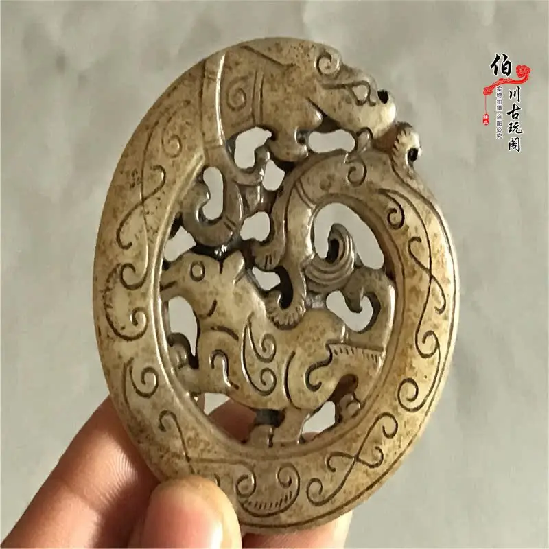 Dong Lao Xiuyu, a high jadeware, carved a pendant on both sides  Pei pendant, hoping for success.