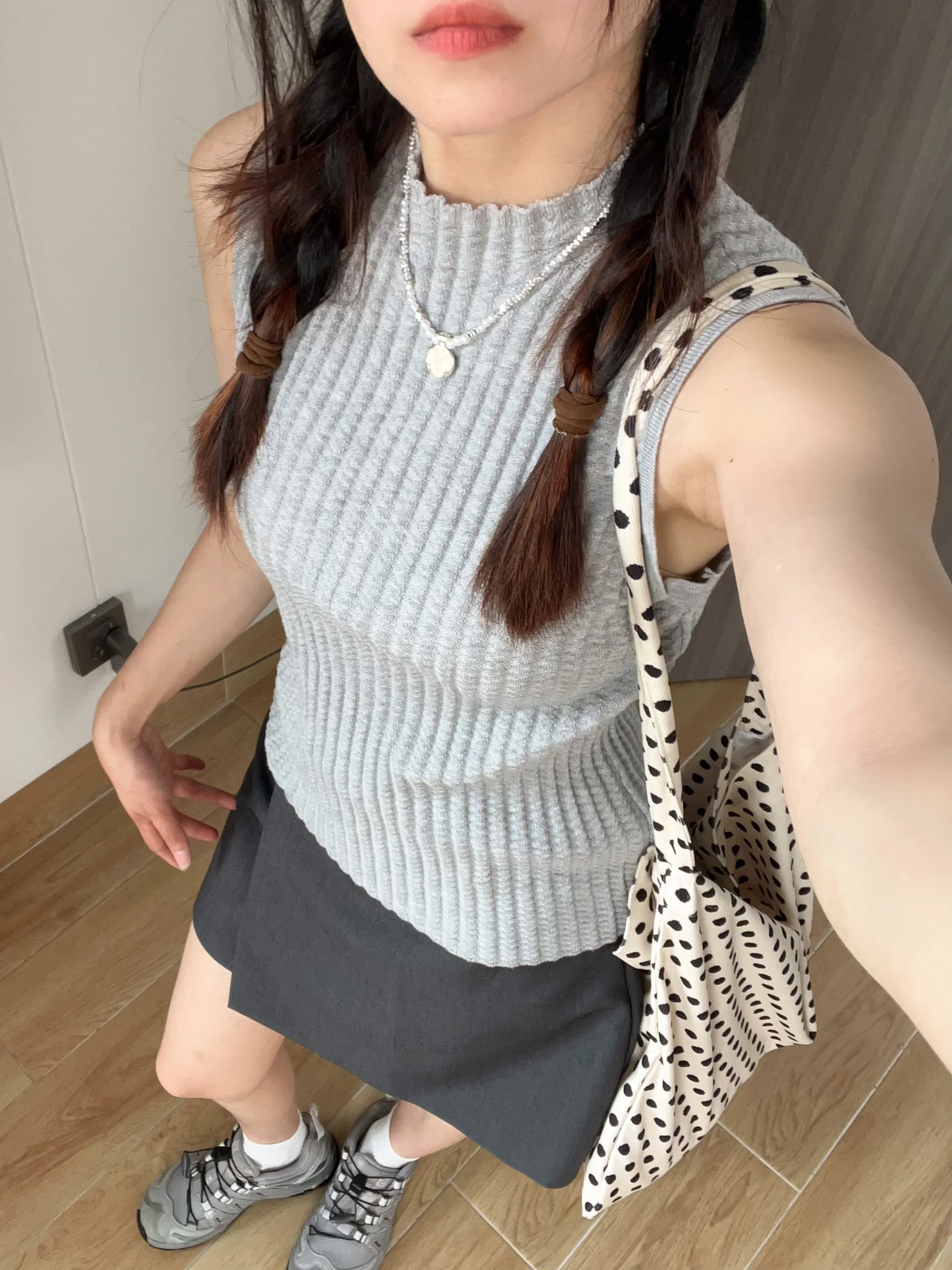 

Women's Knitted Vest Summer Texture Sensation Sleeveless Stand Collar Top Outerwear Inner Match Ultra Soft Casual Style