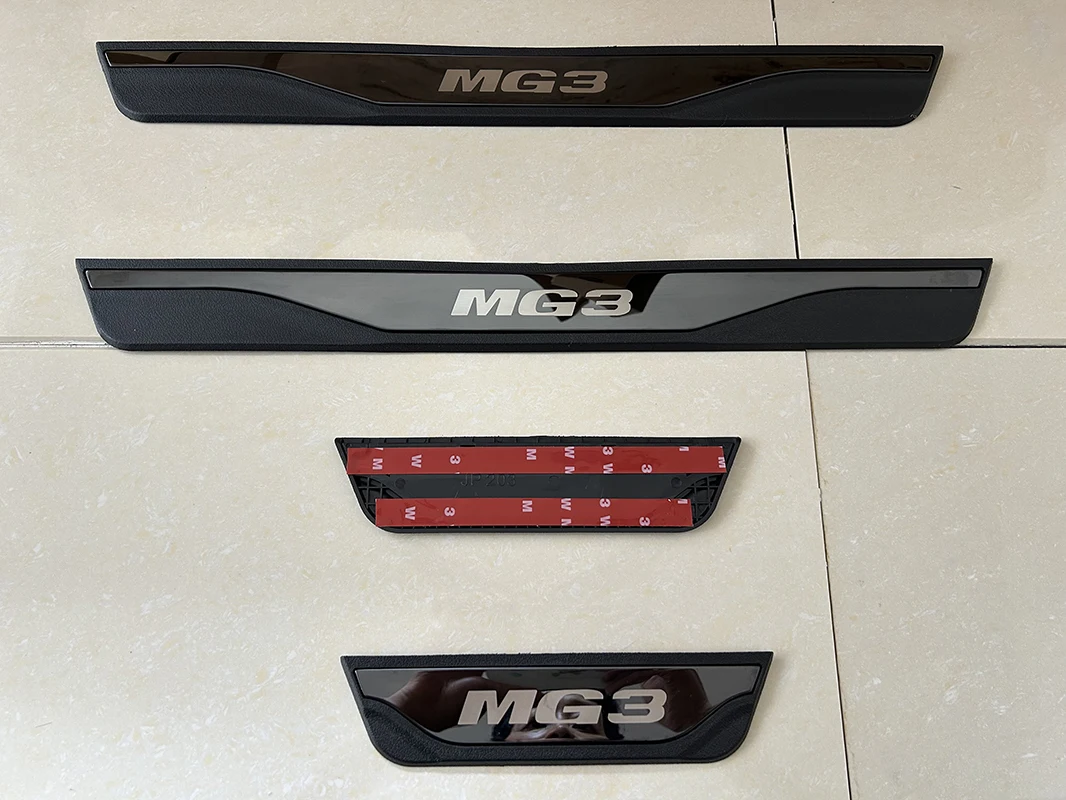 ODOKIT Lot 4 Seuils De Porte Fibre De Carbone Noir - Compatible MG ZS, MG4, EHS, MG5, MG3 Hybrid+, Protection Anti-Rayures, Look Sportif Facile à Poser