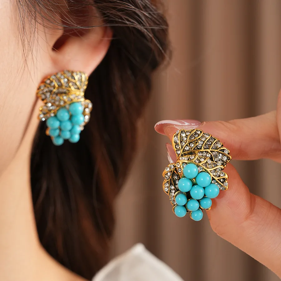 Mediaeval Vintage Blue Grape Strand Resin Stud Earrings Palace Style Inlaid Rhinestones Leaf Ear Studs Luxury Women's Jewelry K1
