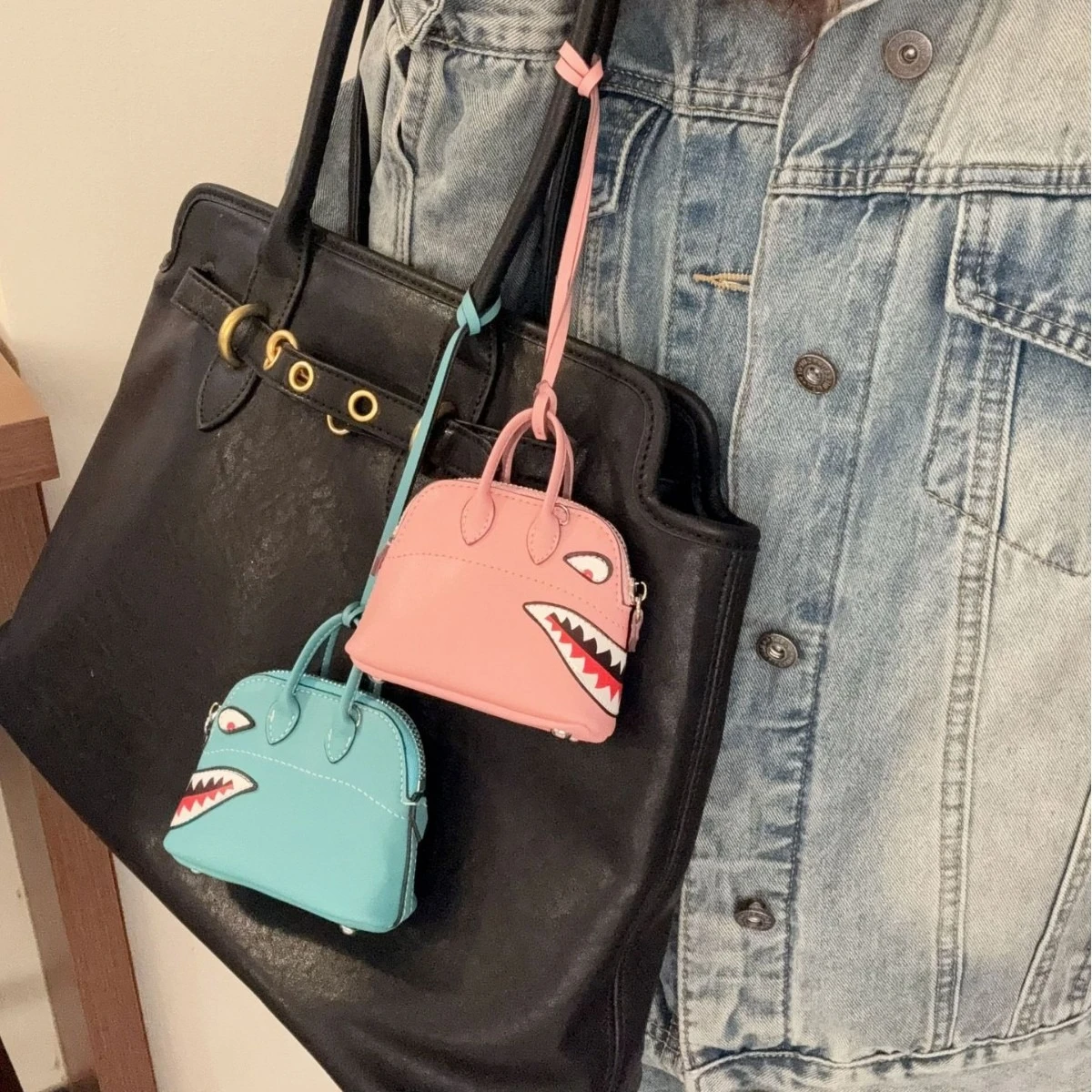 luxury-faux-leather-shark-mouth-bag-charm-mini-cosmetic-pouch-headphone-case-with-chain-strap-car-hanger-fashion-accessory