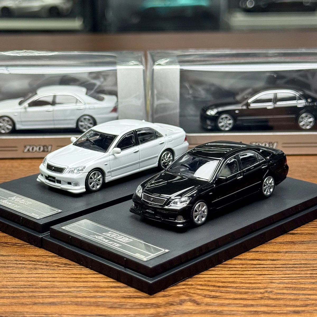 

ZOOM 1:64 Crown Athlete, легкосплавный автомобиль, литье под давлением и игрушечный транспорт, модель автомобиля, миниатюрная масштабная модель автомобиля, игрушки для детей