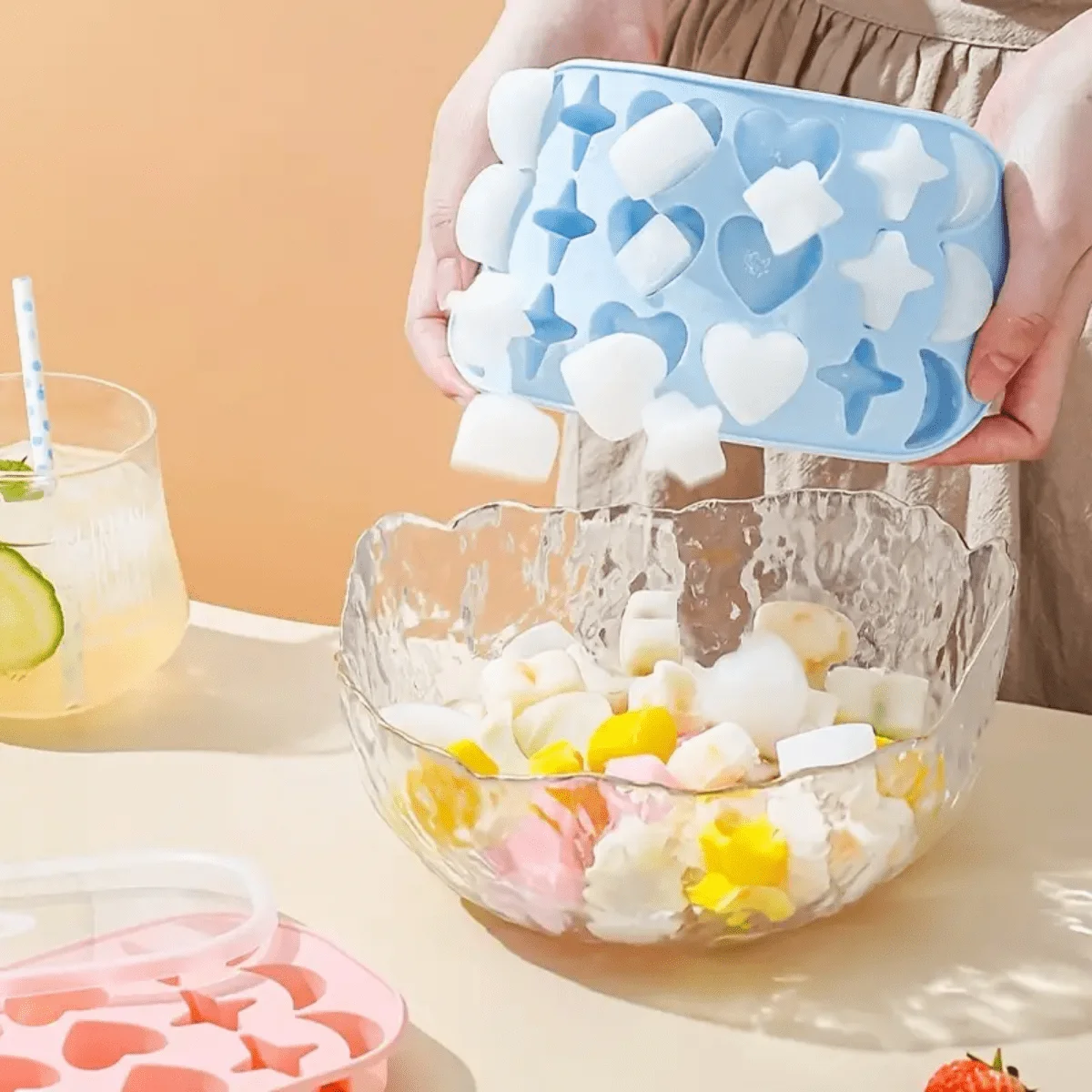 

1 Piece of 18 Grid Silicone Ice Grid Heart-shaped Star Moon DIY Mold with Cover Soft Bottom Ice Cube Mold