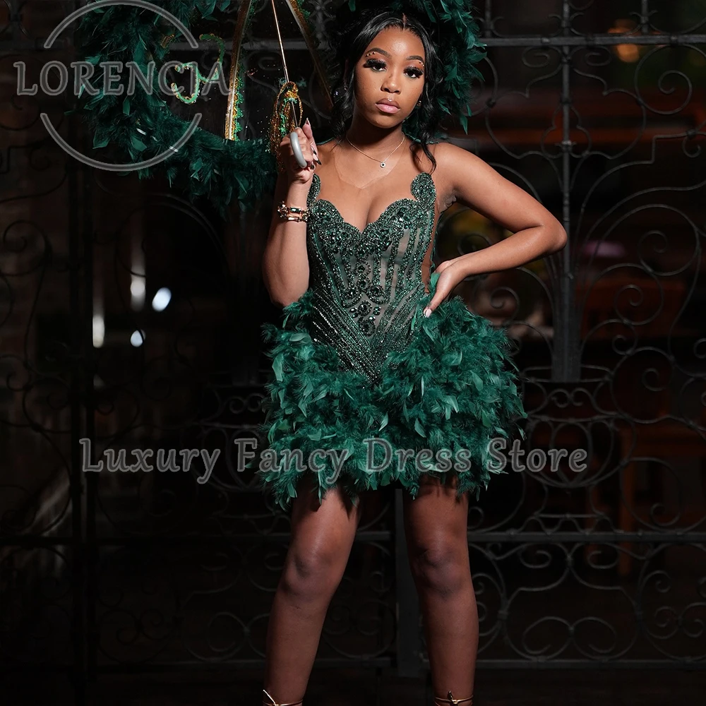 سوبر لامعة الترتر فساتين لحضور الحفلات الموسيقية فستان كوكتيل كريستال ريشة رداء حفلات الزفاف مخصص بلا أكمام 2025 vestido madrinha