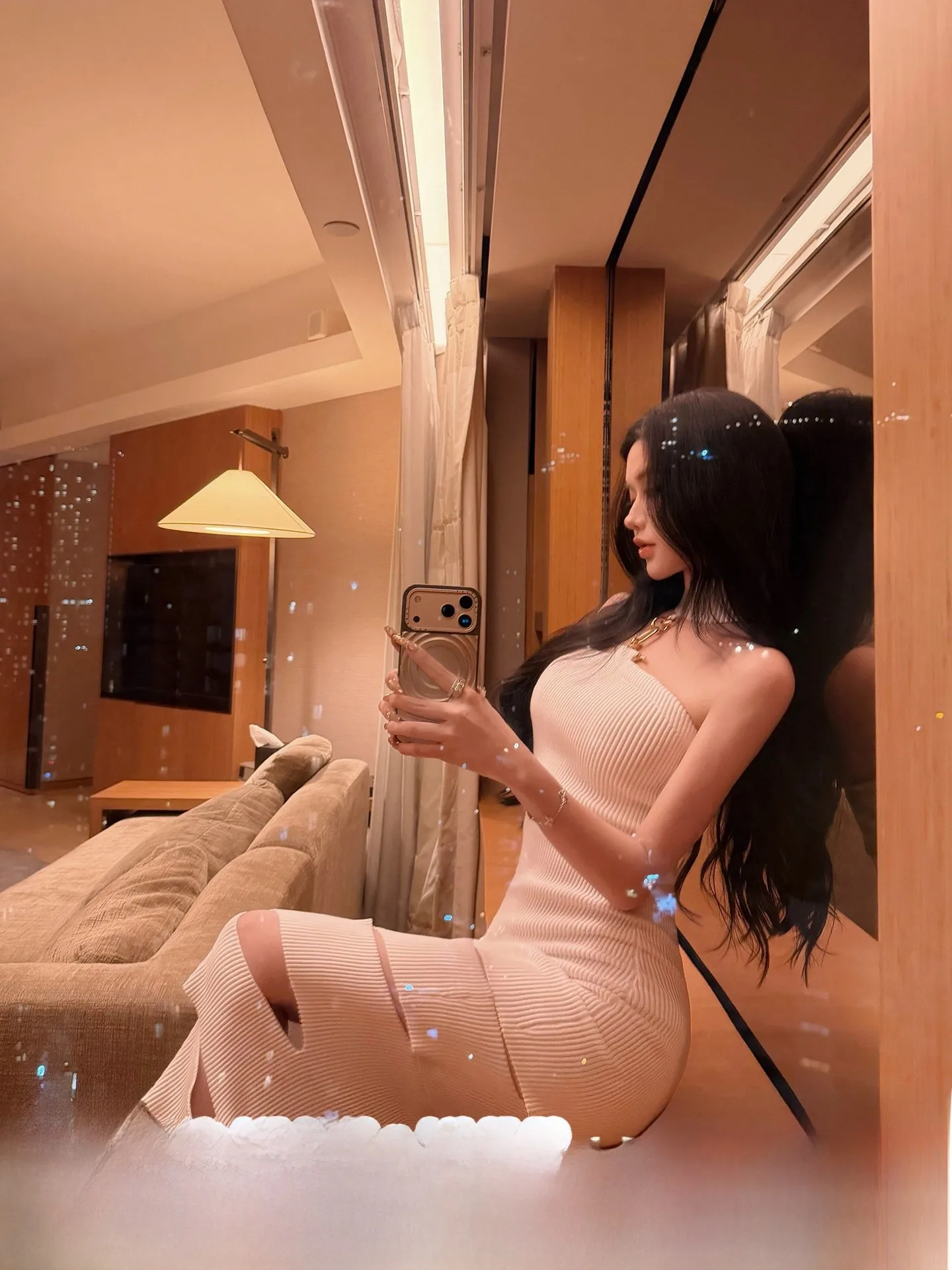 

Вязаное платье JAYKY YANG с металлическим декором, вырезом халтер, без рукавов, прямого силуэта, с вырезами, для женщин