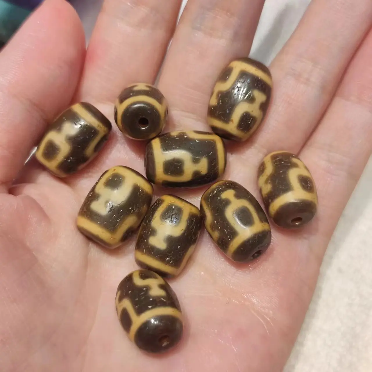 

10pcs/lot natural multiple pattern agate dzi wholesale Yellow teeth Weathering lines Handmade beads Ethnography amulet jewelry