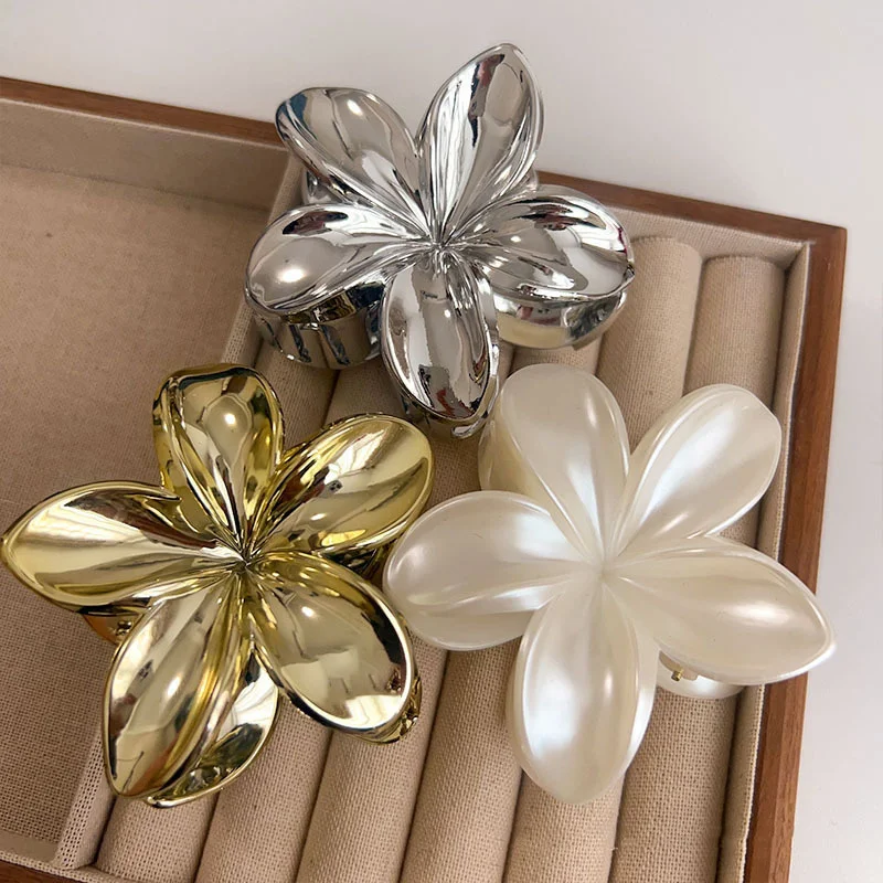

3Pcs Retro Glossy Floral Claw Clip for Women Elegant Back of the Head Clips Beach Vacation Hair Clip Hairpin Hair Accessories