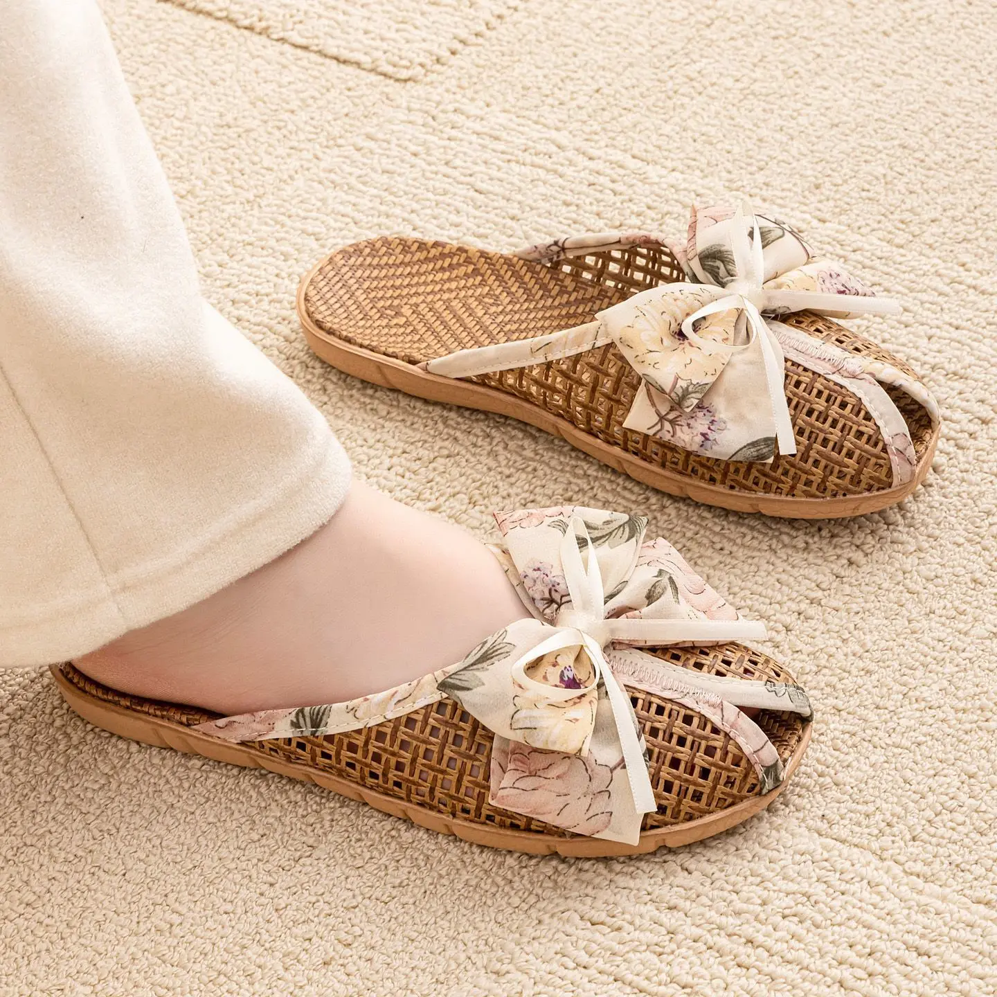 

Home Bowknot Linen Slippers Summer Women Soft-soled Breathable Slippers Four Seasons Wooden Floor Mute Indoor Flat Shoes Mules