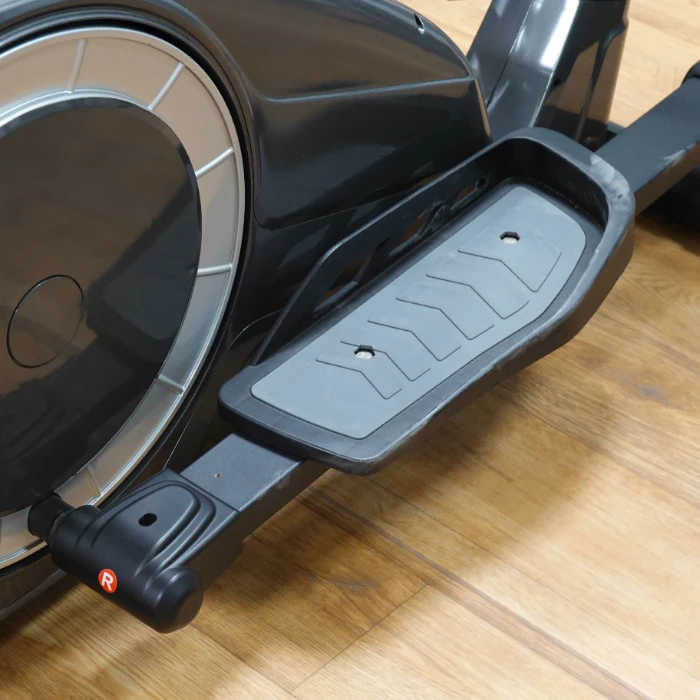 เครื่องออกกำลังกายแบบอีลิปติคอลไฟฟ้า วัสดุเหล็กคุณภาพสูง ระบบเบรกแม่เหล็ก สำหรับใช้ในบ้าน