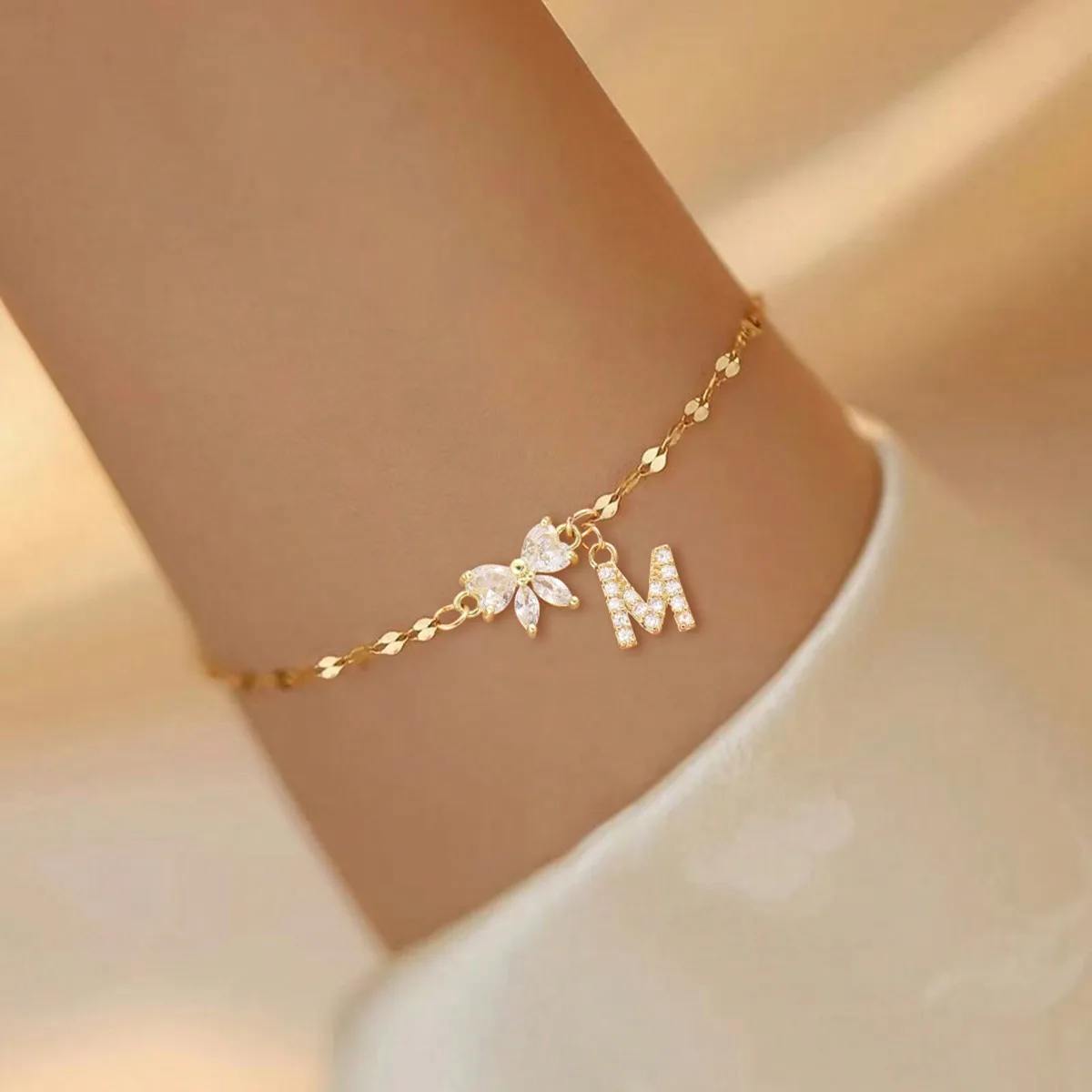 Bracelet en acier inoxydable pour femmes, 1 pièce, Simple, mode, nœud papillon en cristal, pavé de zircone, initiale, couleur or, chaîne à lèvres, saint-valentin