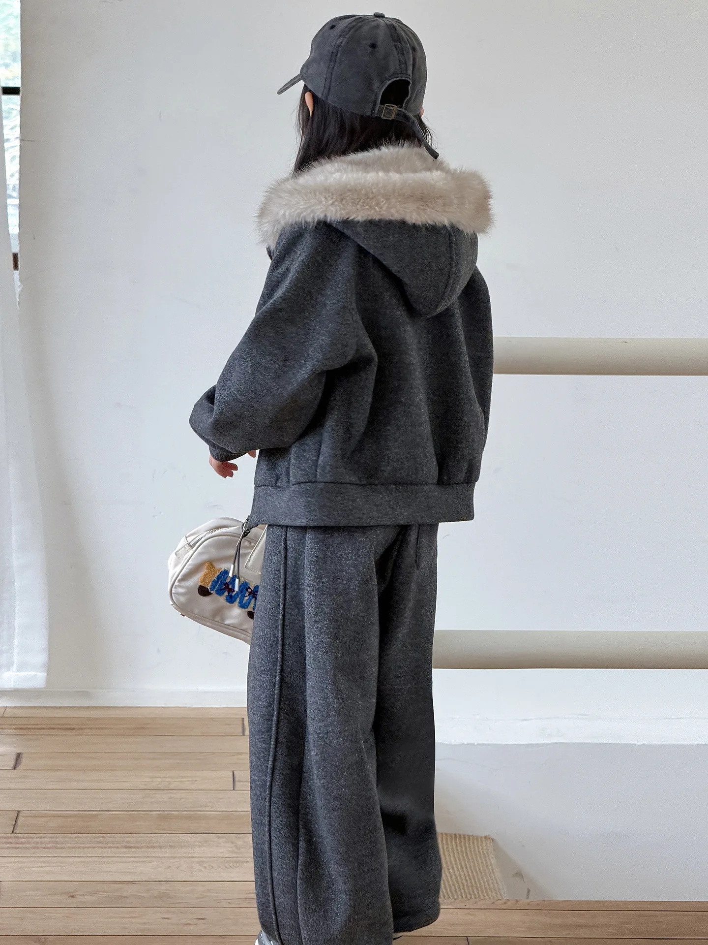 Teenager Girls Sport Clothes Suit Winter Grey Big Fur Collar Plush Thicken Jacket Wide-leg pants 2-piece Set Child Outfits 4-14Y