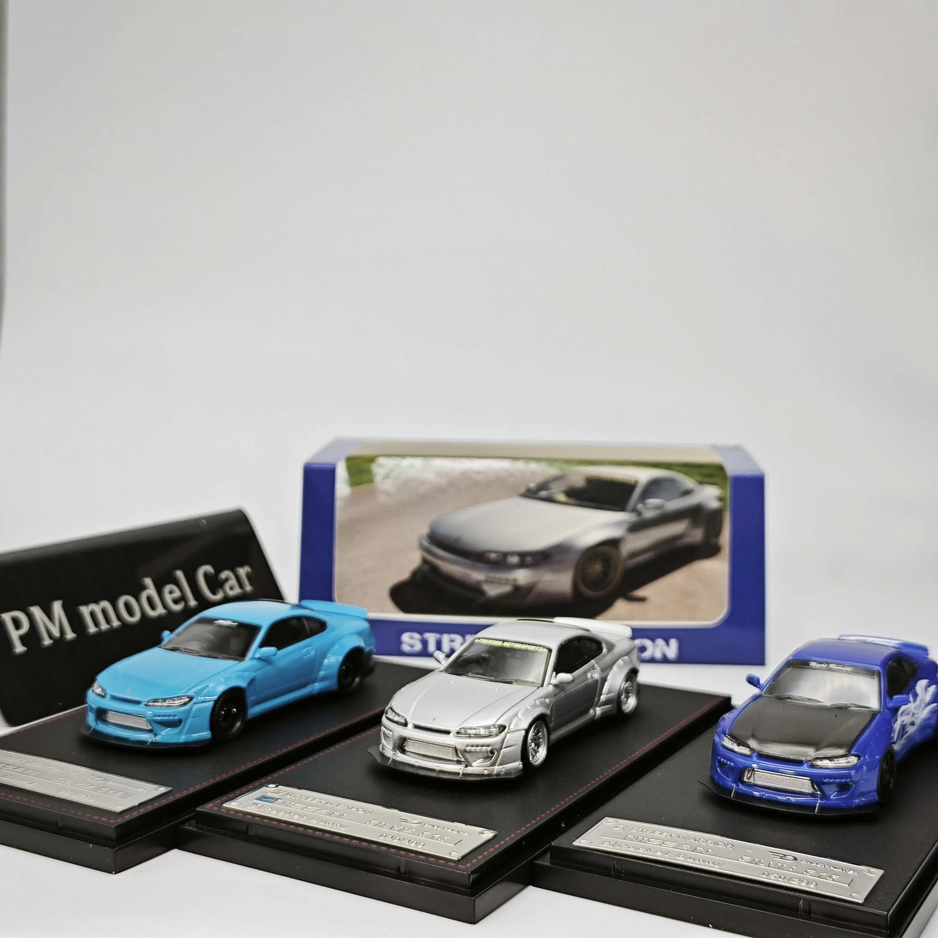 In stock 1:64 rocket rabbit alloy car model, display item, high-end gift, boy toy, children's holiday birthday gift
