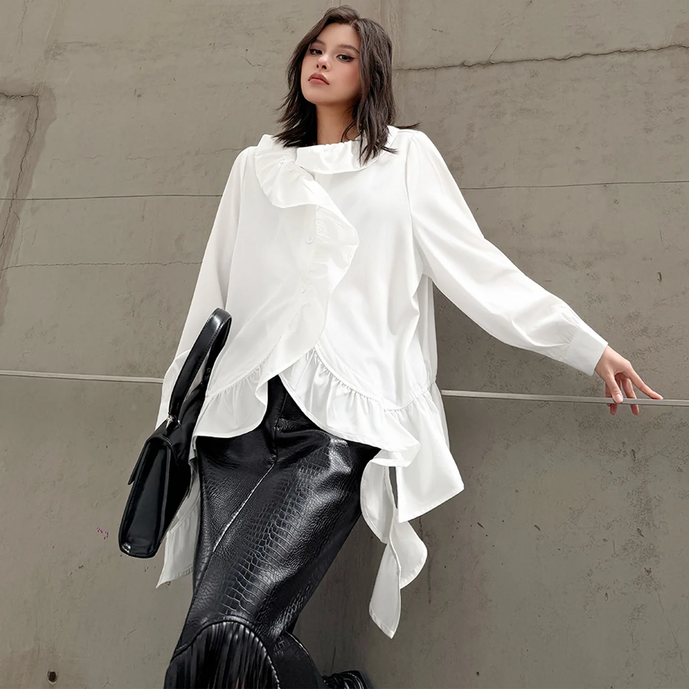 

SuperAen 2026 Весенние Новые Женские Рубашки с Рукавами «Летучая Мышь» Белые Оверсайз с Оборками, Однобортные Свободные Рубашки