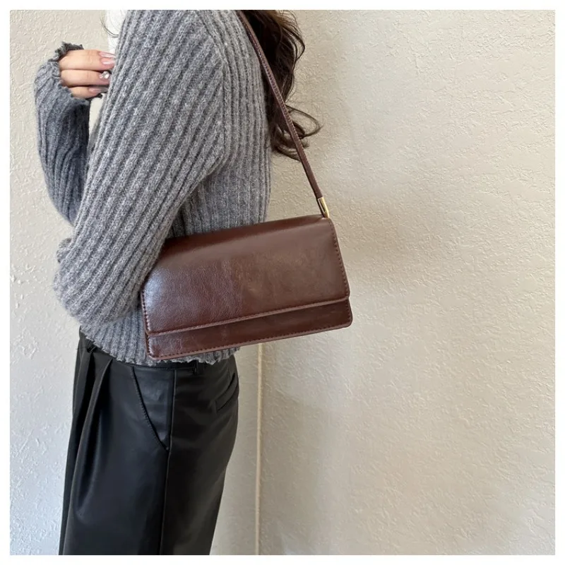 

New Women's Shoulder Bag Minimalist Niche Design Shoulder Crossbody Bag High-end Feeling Light Luxury Armpit Stick Shoulder Bag