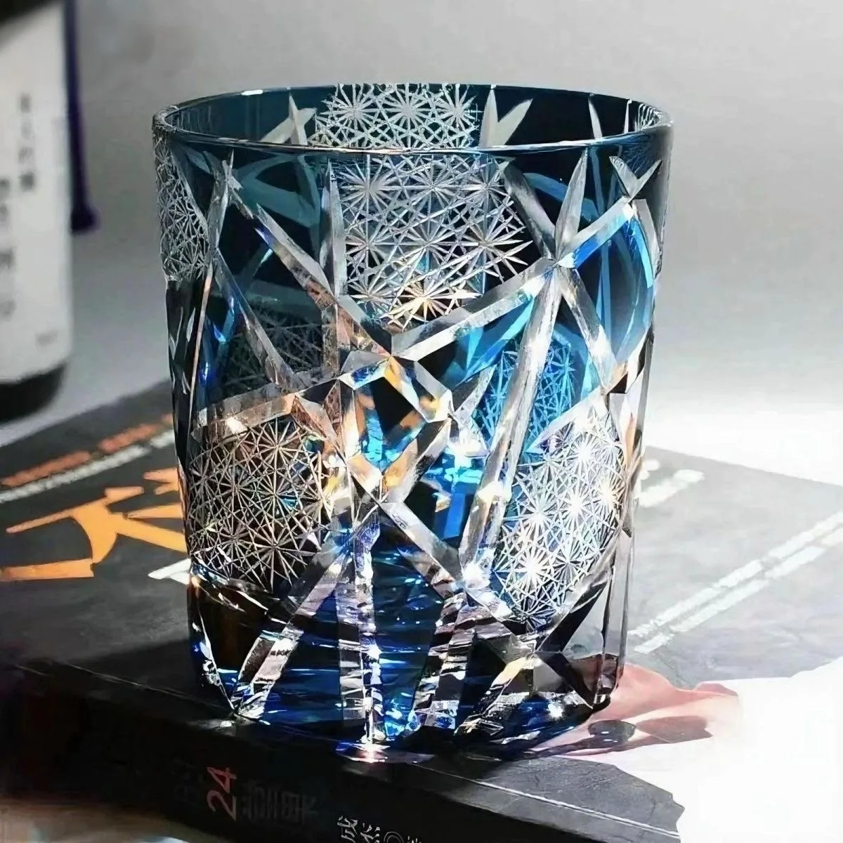 Single Color-Engraved Lightning Whiskey Glass, Traditional Craftsmanship, Hand-Blown, Never Fades, Hand-Engraved Glass Cup, High-End Luxury, Niche and Unique Glass Cup, Wine Glass, Birthday Gift, Preferred Gift Choice