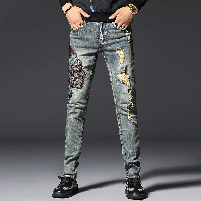 Wholesale 2022 Designer Chief's Head Embroidered Jeans Men's Spring Summer Trend Ethnic Style Slim Feet Hole Pants Hombre