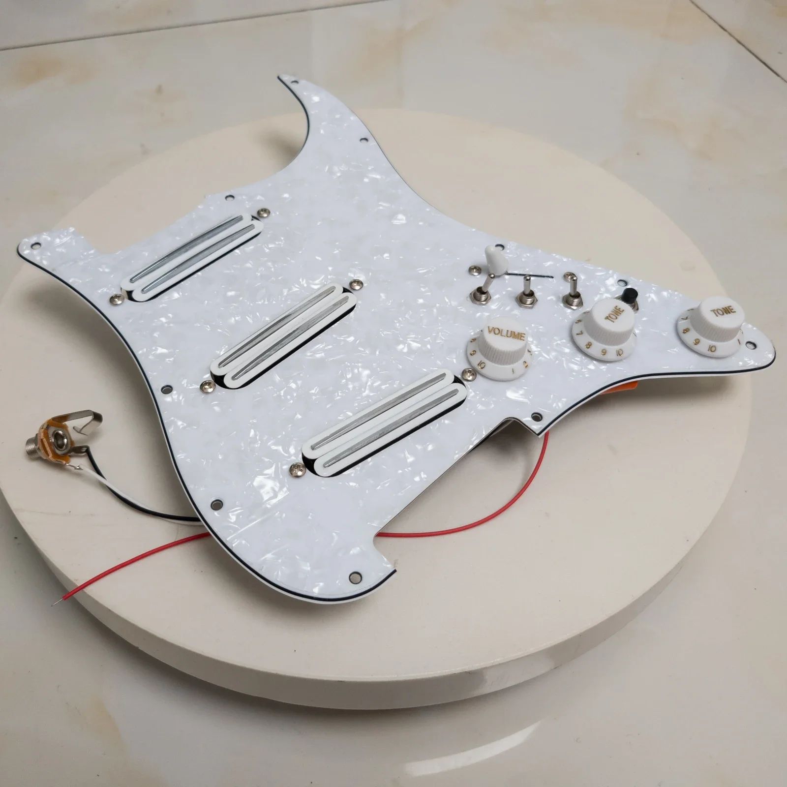 

Prewired Loaded Pickguard for ST Electric Guitar – SSS with Coil Splitting & Mini Humbucker Pickups Set