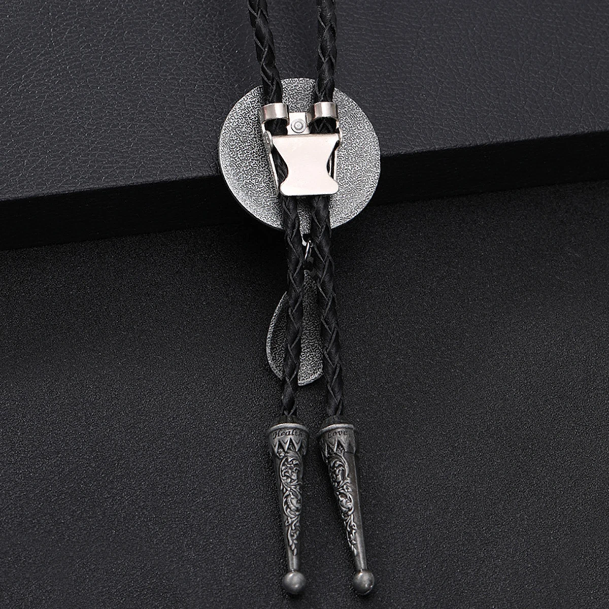 A New Autumn and Winter Ancient Silver Animal Horse Figure Hanging Water Drop Pendant Western Cowboy Men's Leather Rope Bolo Tie