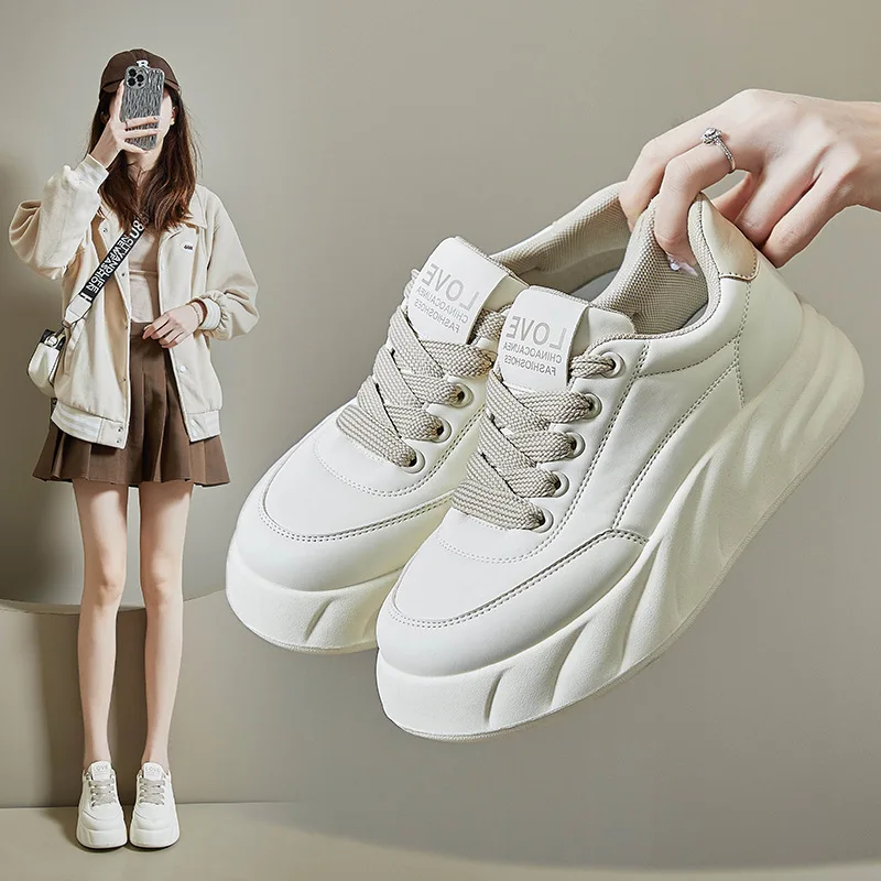 2024 Little White Shoes New Korean Edition Trendy Female Students Thick Sole Elevated Sports Board Casual Shoes Women Sneakers