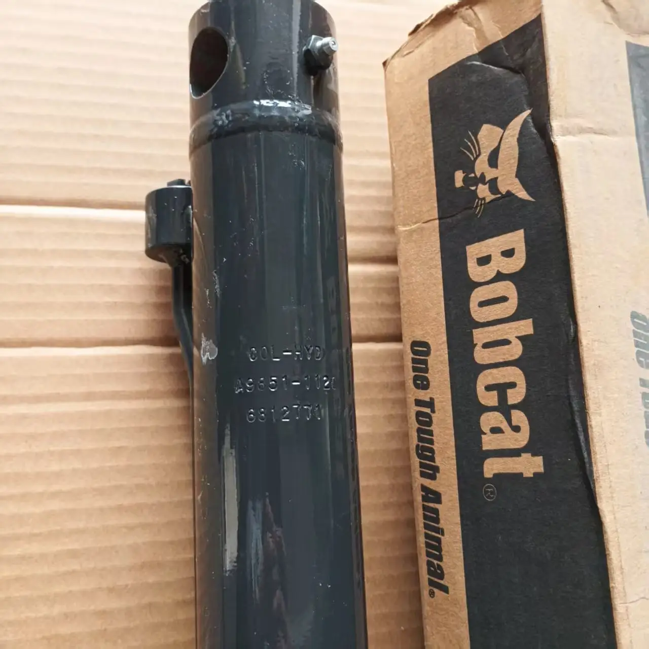 

Develon I Bob Original Manufacturer Genuine Bob Lift Cylinder 6812771 Spare Parts Excavator Parts