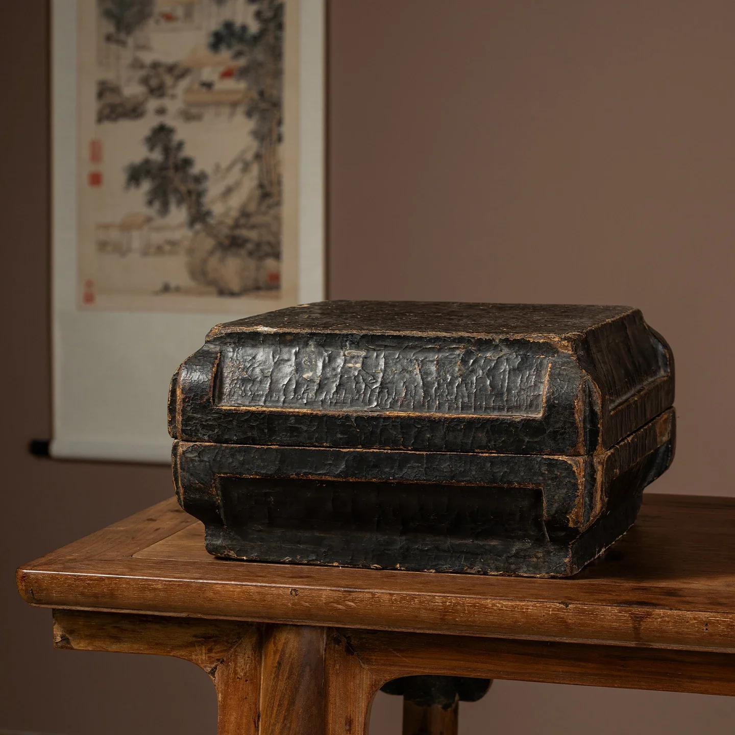 Square holding box collects lacquerware artworks