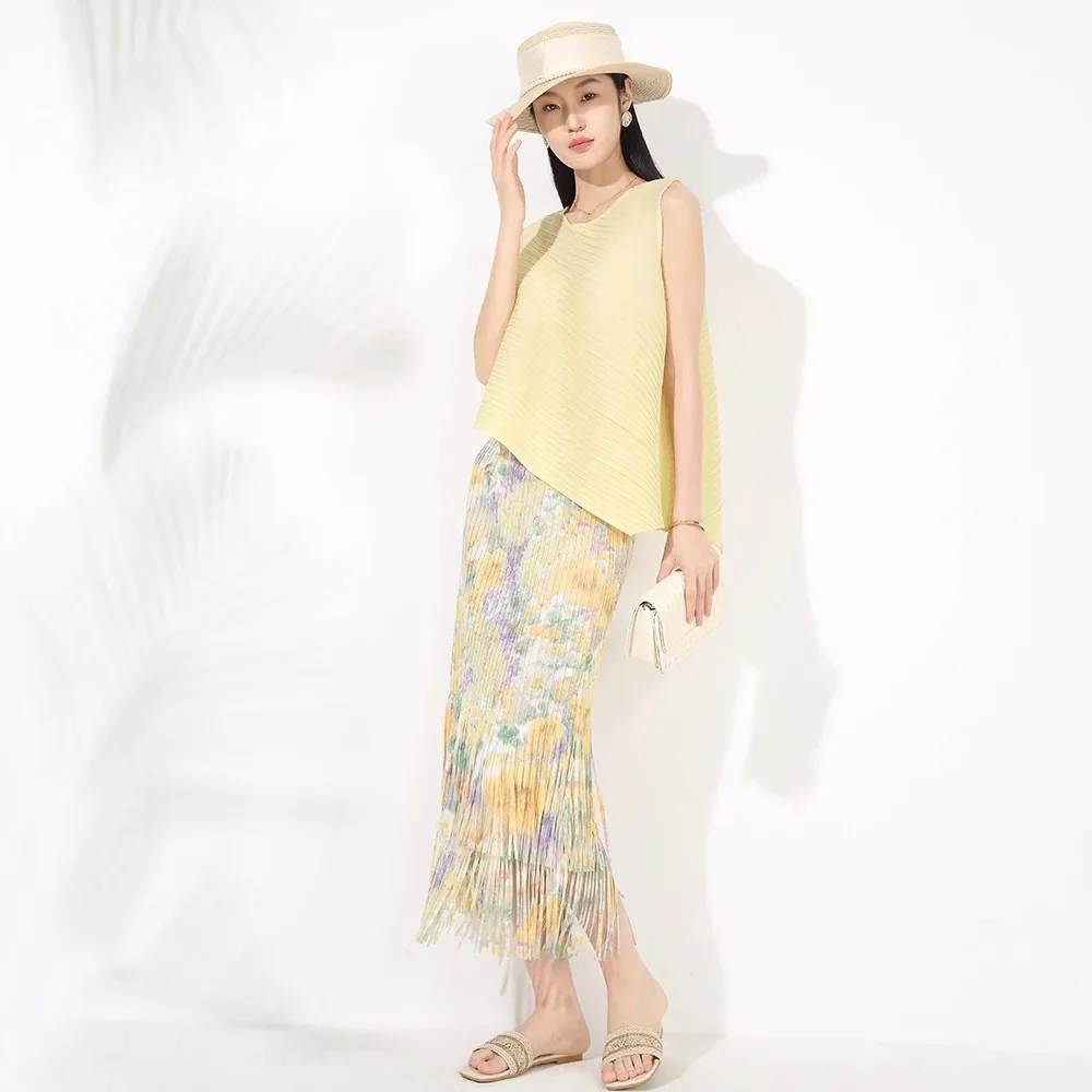 

Miyakaya Style Pleated Suit for Women 2025 New Round Neck Sleeveless Vest + High Waist Printed Tassel Skirt Two-piece Set