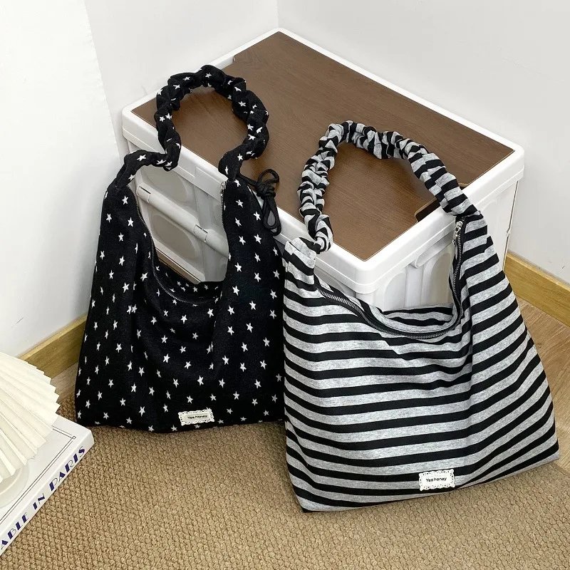 Bolso cruzado con estampado de estrellas coreanas, bolso de hombro Hobo de gran capacidad en blanco y negro, bolso versátil informal a rayas para colegiala
