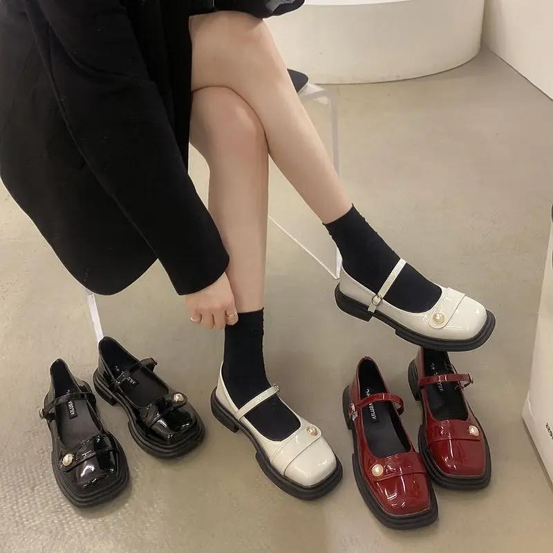 Buty dla kobiet 2024 Pearl Mary Jane Letnie obuwie damskie Square Toe Red Gothic Japanese Style Lolita Low Heel Elegant Casual