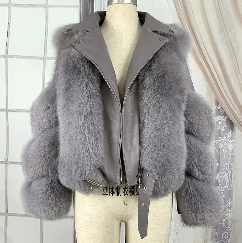 เสื้อโค้ทขนสั้นเทียมสไตล์ขนสุนัขจิ้งจอกสำหรับผู้หญิง - รุ่นใหม่ปี 2025 สไตล์ไบค์เกอร์และอินฟลูเอนเซอร์ ทรงเข้ารูป