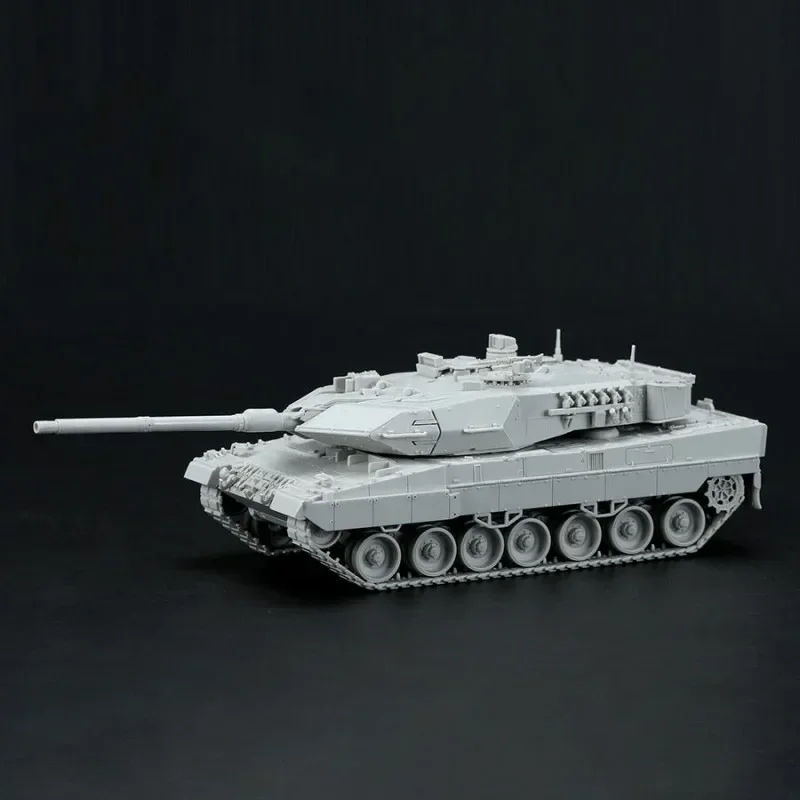 

MENG 72002 1/72 Modern German Leopard 2A7 - Main Battle Tank Plastic Model Kit for Hobby DIY